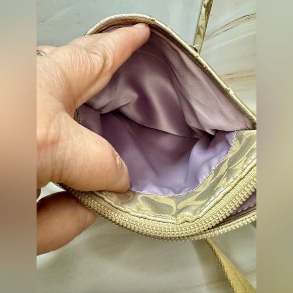 Vintage Coach Y2K Signature Canvas Crossbody Bag Monogram Print Cream‎ & Gold - Picture 4 of 7